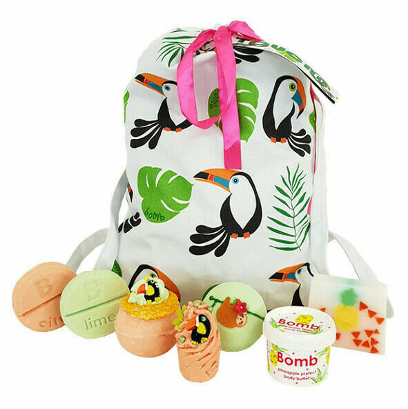 BOMB COSMETICS Toucan Play at That Game Šumivá tableta do koupele + šumivá tableta do sprchy + mýdlo + špalíček do koupele + tělové máslo Dárkové bale porovnat ceny