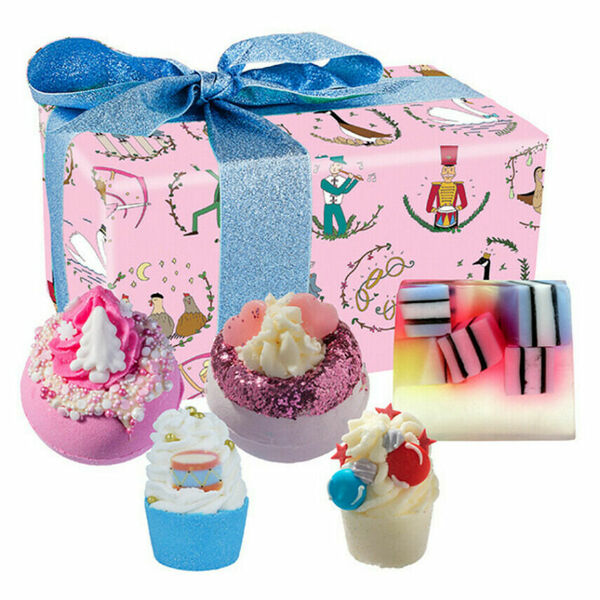 BOMB COSMETICS 12 Days of Christmas Šumivá bomba do koupele + mýdlo + špalíček do koupele Dárkové balení porovnat ceny